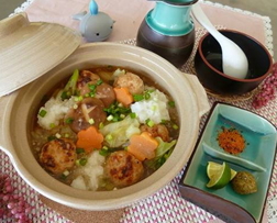 鶏団子とたっぷり野菜のみぞれ鍋